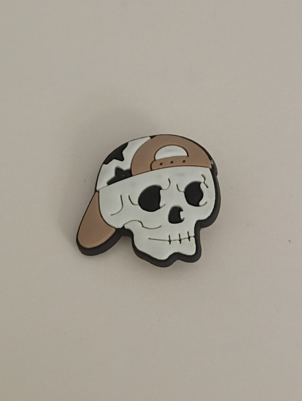 10 for $10 Jibbitz Croc Charm - Skeleton Skull Backwards Star Hat - Tan & White